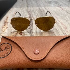 Brand new- never worn Ray Ban Aviators